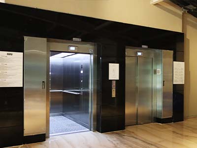 Nirvana Cosmopolitan Hotel Elevator